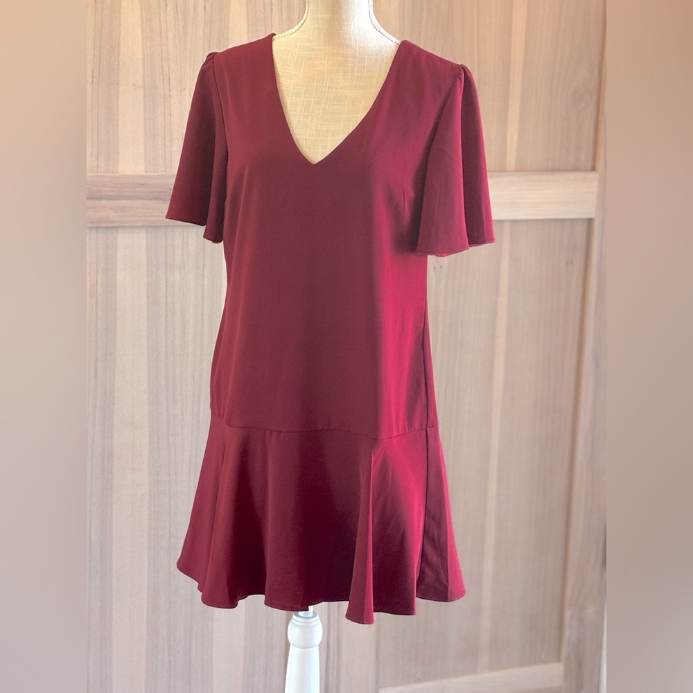 NWT Charles Henry V-Neck Short Sleeve Dress. Women’s Sz-S. Crimson | Ruffle Hem
